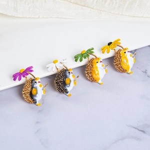Cute Hedgehog Brooch Pin Alloy Enamel Cartoon Animal Holding Flower Daisy Jewelry Accessory For Women Kids
