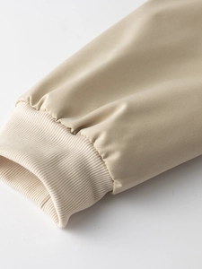 Herren Freizeitjacke in Beige mit Rippbündchen und Twill-Gewebe-Detailansicht