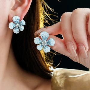 Close-up of blue gradient crystal flower earrings with silver needle and diamond stamen