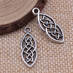 Silver Celtic knot zinc alloy pendants with 10x26mm geometric Irish design for DIY jewelry