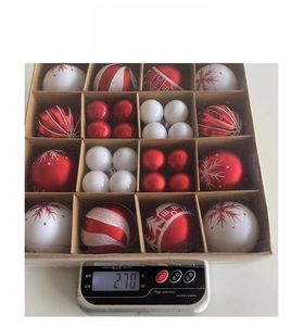 Red and white Christmas ornament set with snowflake patterns shown on a scale weighing 270g