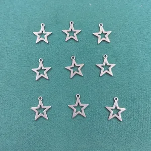 Set mit 9 hohlen Sternanhängern aus Edelstahl für DIY Schmuck Halsketten