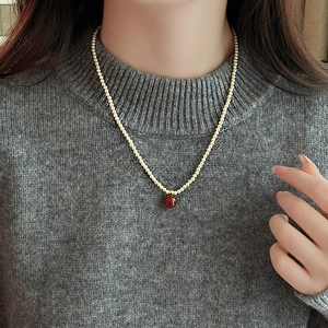 Retro Elegant Artificial Pearl Beaded Necklace With Red Round Bead Pendant Alloy Gold Plated Collarbone Chain For Women