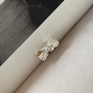 Polished 925 sterling silver bow knot open ring with adjustable minimalist design