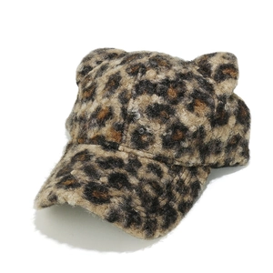 Cappellino da baseball invernale leopardato in finta pelle con graziose orecchie
