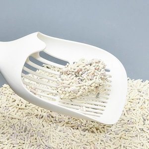 White plastic large cat litter scoop with hollow design for clumping tofu litter