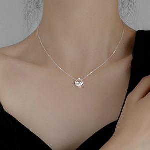 Elegant silver necklace with sparkling round zircon pendant on a minimalist O-chain