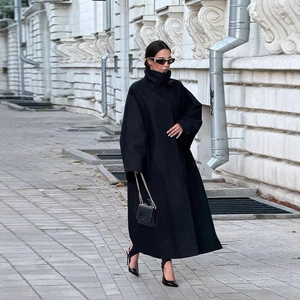 Women's long black oversized trench coat with high collar for autumn and winter street style