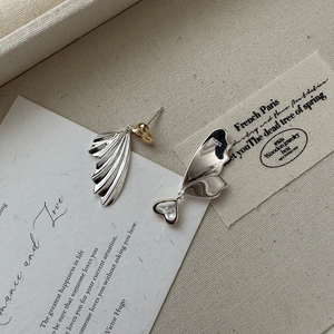 Orecchini ali di farfalla in argento S925 con ciondolo a cuore e finitura argentata lucida