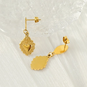 Boucles d'oreilles cœur dorées avec motif soleil en relief de style bohème vintage