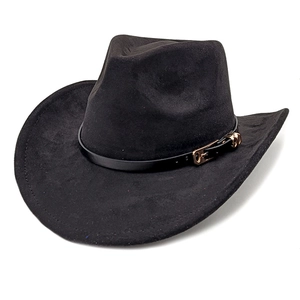 Detailansicht eines schwarzen Cowboyhuts aus Wildleder mit Naht am Rand und Schnalle