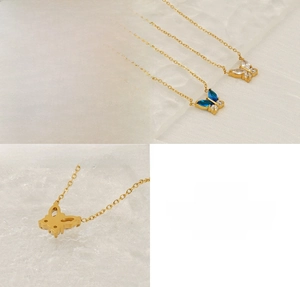 Gros plan du pendentif papillon plaqué or 18K serti de zircons bleus et transparents