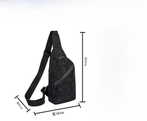Detailliertes MaBblatt für schwarze Camo-Brusttasche mit MaBen 16x29x7cm und Fächern