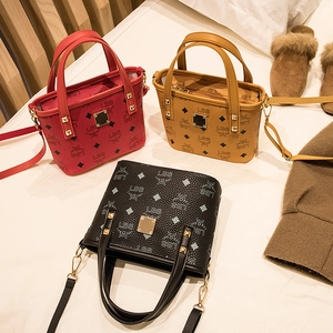 Mini Monogramm Eimertasche für Damen mit Lychee-Textur und Metallic-Nieten-Details