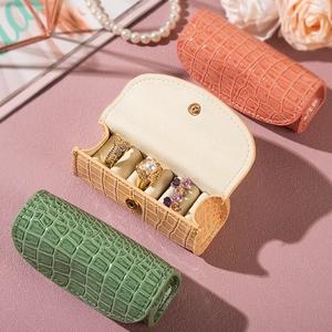 Portagioie portatili motivo coccodrillo in verde beige e rosa per gli anelli