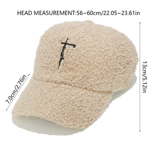 Dimensioni dettagliate per il cappellino da baseball in sherpa beige con croce nera
