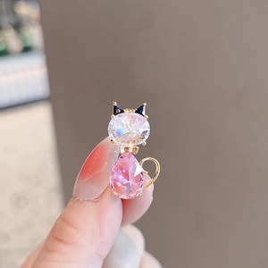 Exquisite Alloy Rhinestone Cat Brooch Fashion Pink Crystal Animal Brooch Pin For Women Suit Collar Accessories Decor