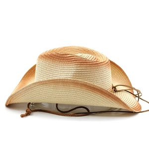 Dettaglio della trama di un cappello da cowboy in paglia con tesa larga e sfumata