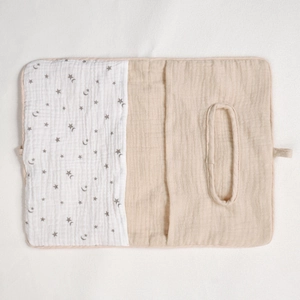 Detail of baby crib hanging bag featuring cotton fabric and moon star pattern pocket