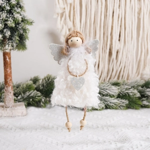 Ange de Noël à suspendre avec corps en peluche, ailes argentées et perles en bois