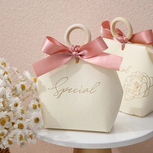 Wedding Candy Gift Box Paper Hexagon With Wooden Ring Handle Ribbon Bow Gold Stamping Favor Packaging For Party Guests