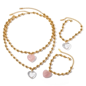 Parure de bijoux en acier inoxydable plaqué or 18 carats avec cœurs roses