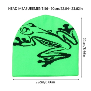 Size specifications for the green knit frog beanie showing dimensions of 22cm by 22cm