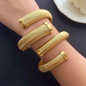 Elegant gold spiral multilayer bangle in polished stainless steel for a minimalist look