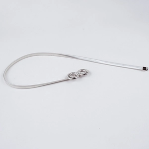 Detail of silver elastic snake chain metal belt featuring a double-ring interlocking buckle