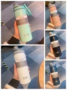 Detail view of TYESO 530ml vacuum insulated stainless steel water bottles in five matte colors
