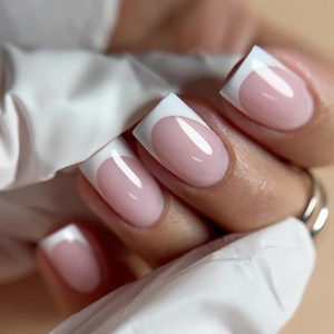 Faux Ongles French Tip Courts Carrés Brillants Rose Blanc Manucure Élégante Pour Femmes Usage Quotidien