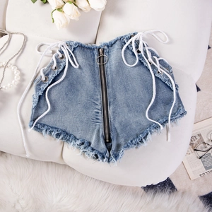 Pantaloncini di jeans blu con coulisse laterale e dettagli con orlo a taglio vivo
