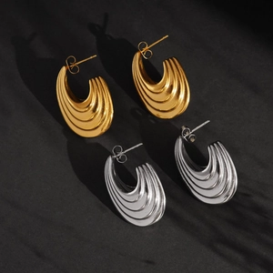 Retro stainless steel hollow oval hoop earrings in gold and silver finish