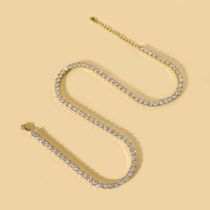 Detailed shot of 3mm-5mm gold hip hop claw chain with zircon stones and lobster clasp
