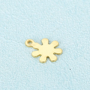Golden flower-shaped stainless steel pendant for DIY necklaces and bracelets accessory