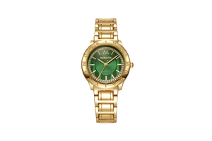 Détail d'une montre à quartz dorée avec cadran vert et lunette sertie de strass