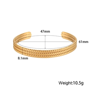 Adjustable golden twisted texture cuff bracelet in stainless steel with size dimensions