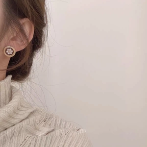 French vintage floral pearl stud earrings in gold metal worn by a model