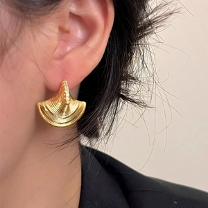 Boucles D'Oreilles En Acier Inoxydable En Forme D'Éventail Avec Zircone Cubique Texture Rayonnante Bijoux De Luxe Élégants Femmes