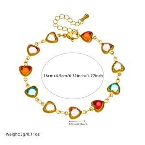 Bracelet en acier inoxydable doré avec strass en cœur colorés et détails de taille