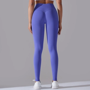 Rear view of seamless yoga leggings with V-shaped stitching for a peach lifting effect