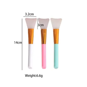 Set di pennelli in silicone per maschera viso con manici colorati e testine a ventaglio