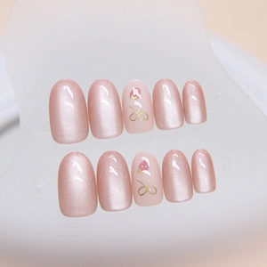 Cat-eye cat-eye press-on nails with strawberry design and golden bow details