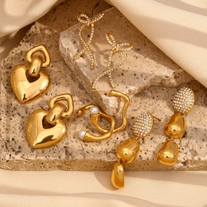 Vintage 18K gold plated heart and bow earrings with pearls and crystals set on stone