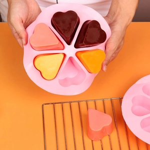 Roze siliconen vorm met 6 hartjes voor doe-het-zelf bakken en chocolade maken