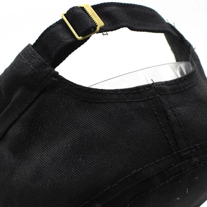Cappellino nero regolabile in cotone con fibbia in metallo bronzo in stile vintage