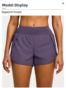 Détail du short de sport violet à taille haute avec fente latérale et tissu élastique
