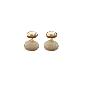 Retro irregular bean drop earrings in gold plating and beige enamel for a modern look