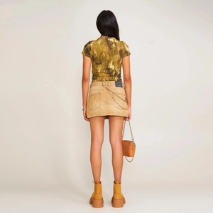 Women's camouflage T-shirt and khaki denim mini skirt with metal chain decoration