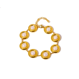 Elegant gold stainless steel pearl bracelet featuring minimalist circular link design